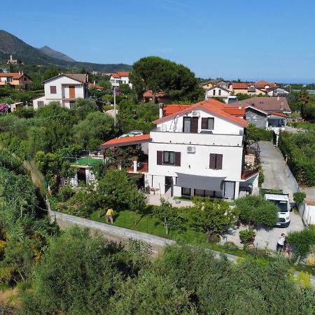 Villa Marco Aurelio Cisano sul Neva Екстериор снимка