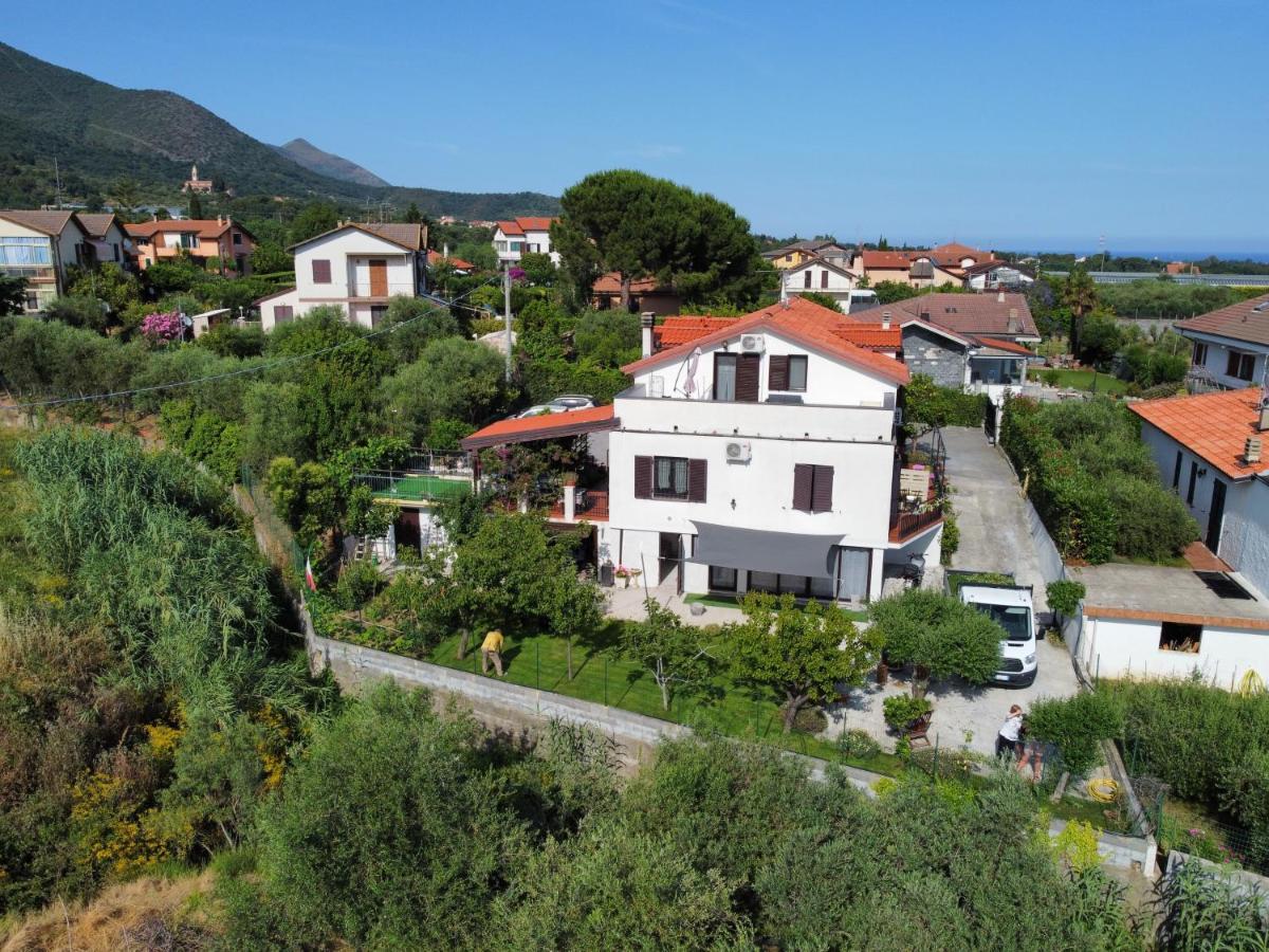 Villa Marco Aurelio Cisano sul Neva Екстериор снимка